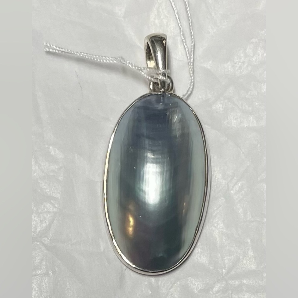 Mabe pearl pendant